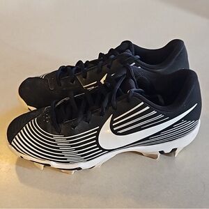 NIKE softball cleats Size 7 Women